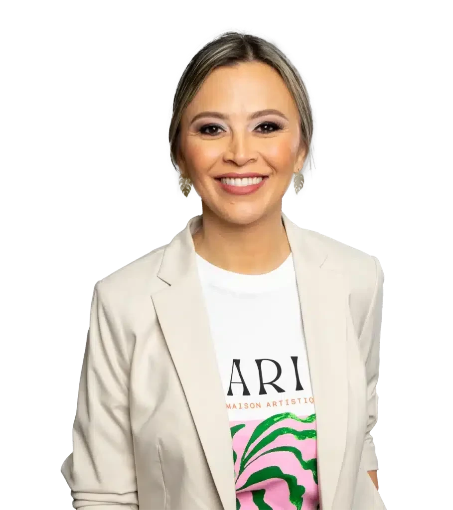Catalina López, Cata, con blazer claro y camiseta blanca