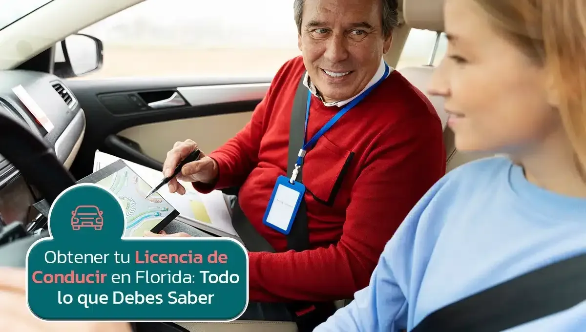 Instructor de conducción explicando una ruta a una estudiante durante una clase práctica