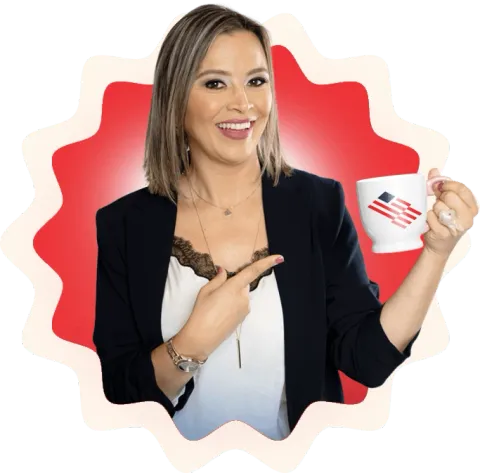 Catalina López con una taza de Cafecito con Cata