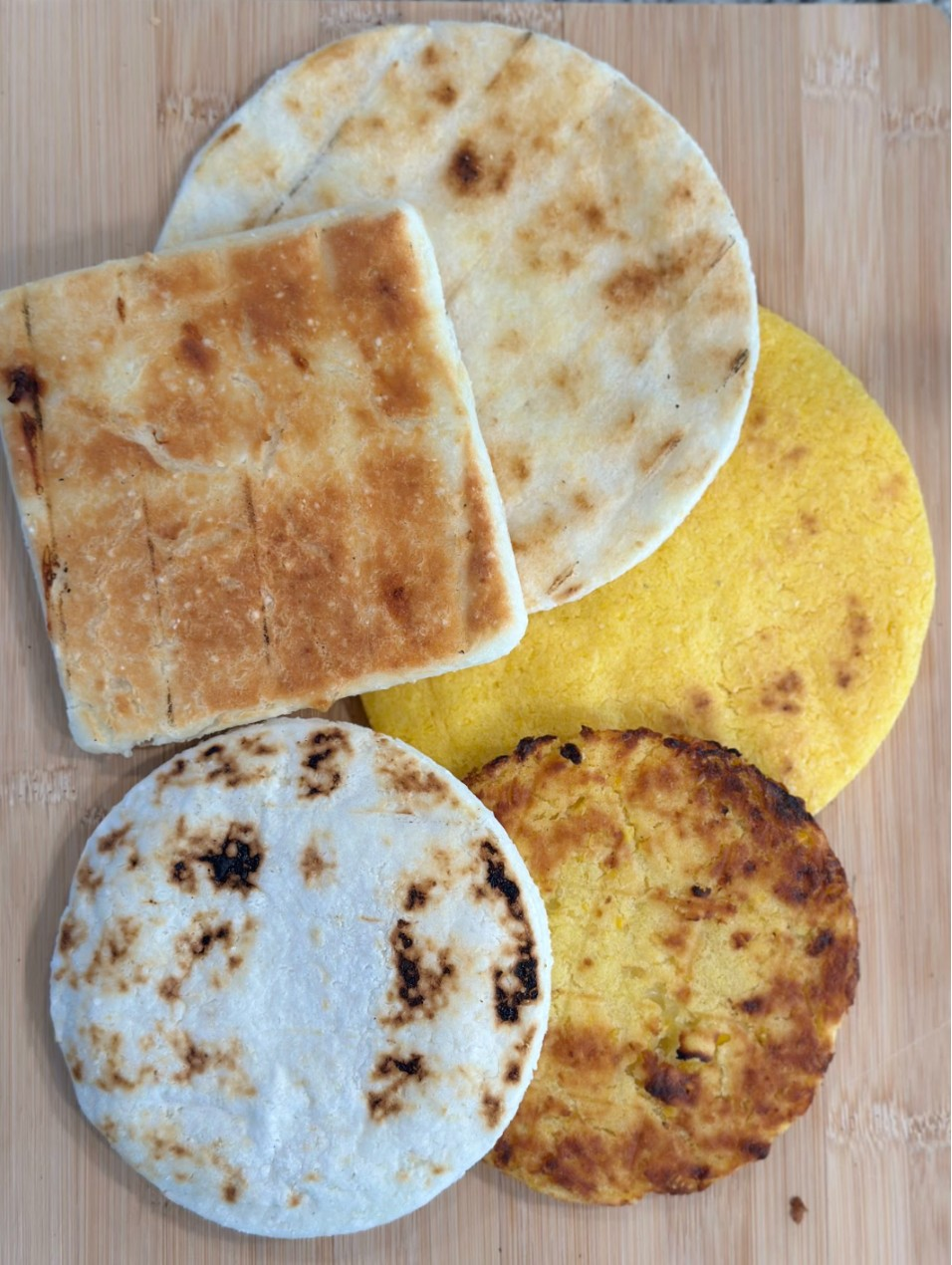 Arepas colombianas recién preparadas
